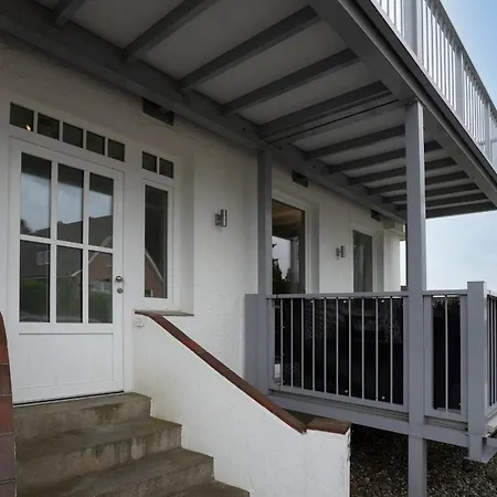 Haus Waldfrieden 1 *